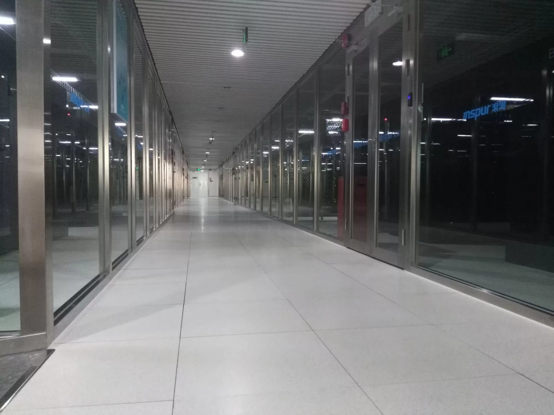 合适的大带宽九龙服务器如何选择？