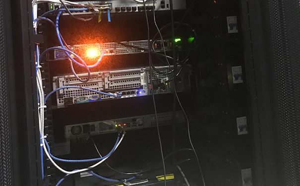 哪些因素会影响深圳服务器的数据库性能