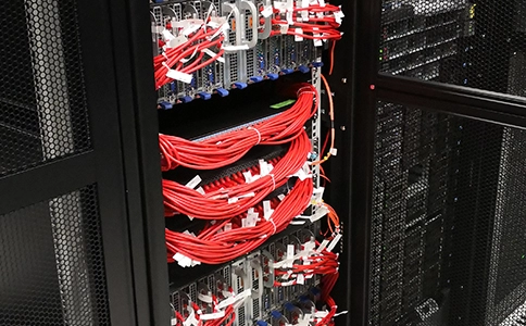 洛杉矶服务器和九龙服务器的高防对比那个有优势