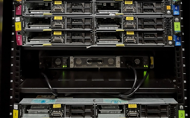 新手如何选择海外服务器？网站访问量和带宽有什么关系？