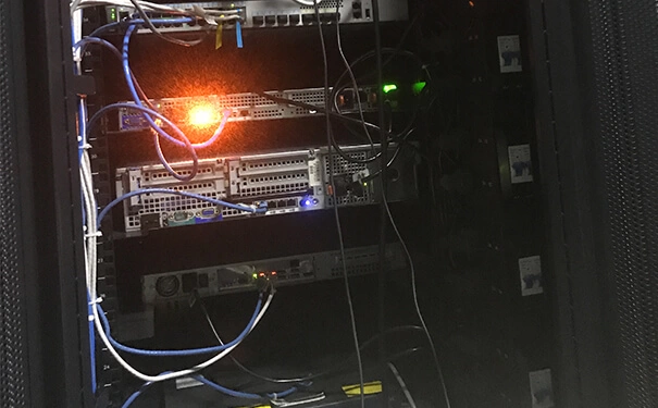 网站突然无法连接到服务器的原因是什么？