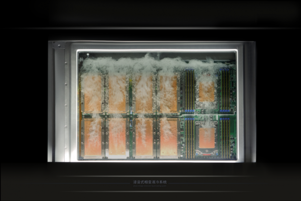 数据中心进入“液冷时代” 浸没液冷技术驱动产业革命 数据中心进入“液冷时代” 浸没液冷技术驱动产业革命