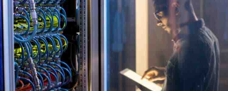 主机托管定价指南：2025年服务器空间的主机托管费用是多少？