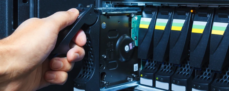 软件 RAID 与硬件 RAID – 有什么区别？