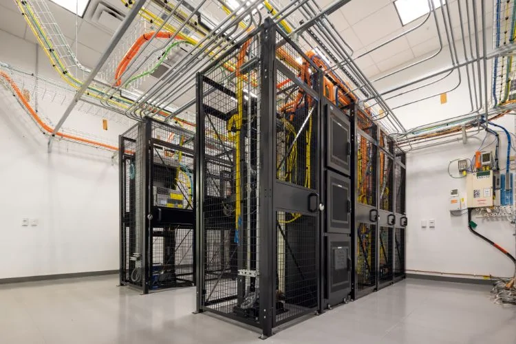 深度解析美国站群服务器：性能、架构与应用场景全解读