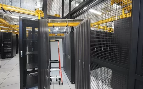 如何利用英国服务器实现跨境数据中心无缝连接？