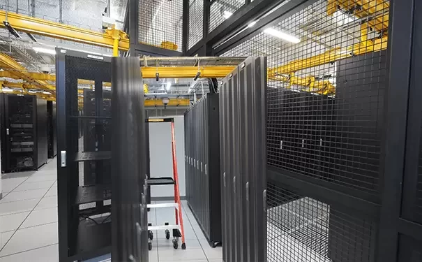 如何利用英国服务器实现跨境数据中心无缝连接？