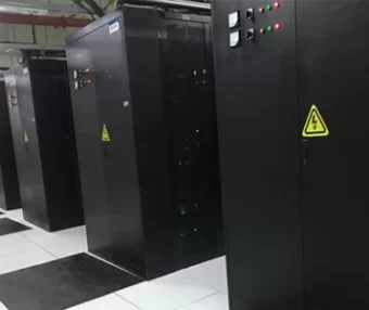 如何通过亚马逊云实现多云环境的管理和集成？