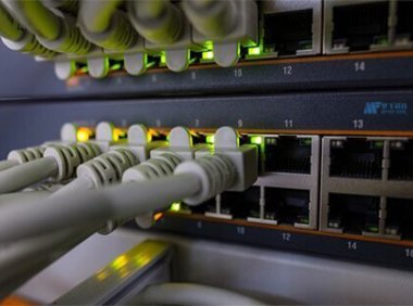 在选择香港服务器的过程中，影响价格的主要因素有哪些？