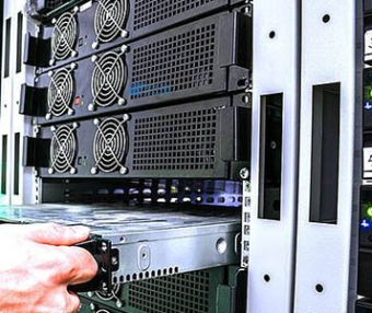 阿里云如何通过容器编排服务简化应用管理？