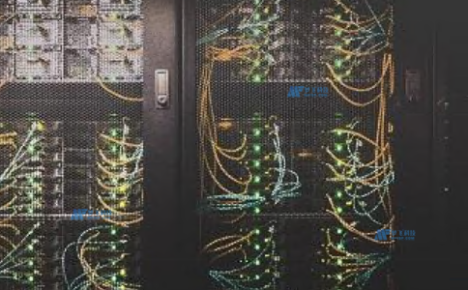 如何进行英国文件服务器的监控和性能优化？