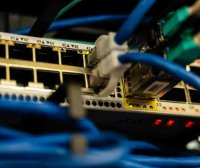 Linux 软件卸载全攻略：5 大主流包管理系统深度解析