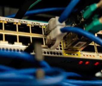 Linux 软件卸载全攻略：5 大主流包管理系统深度解析